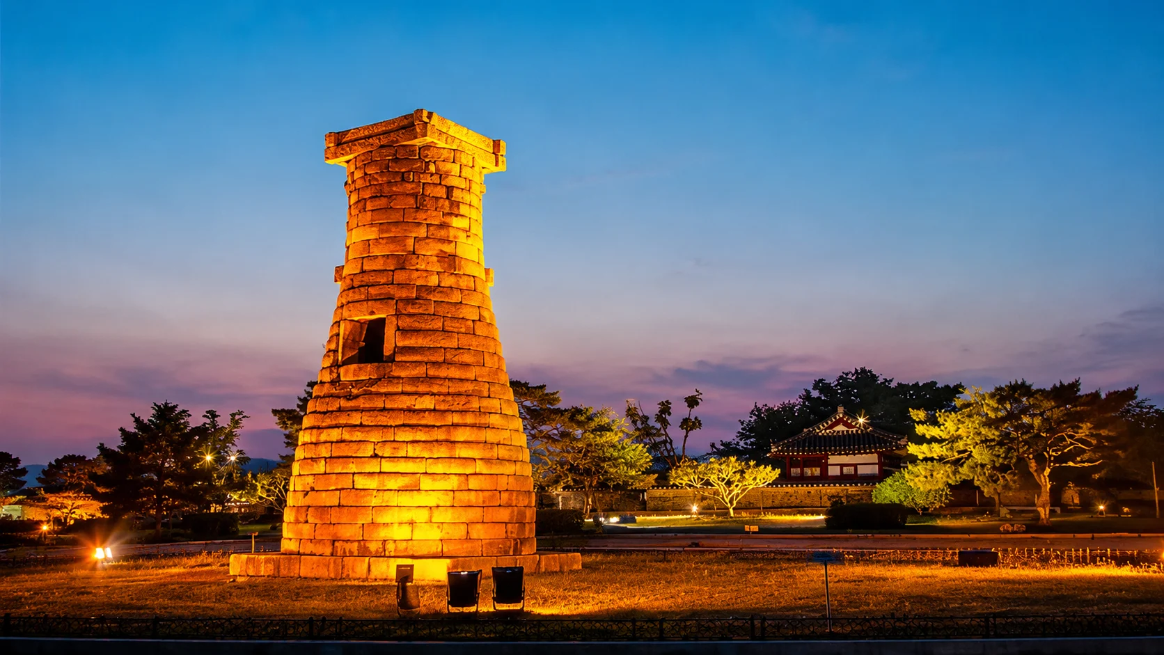 Cheomseongdae Observatory + Daereungwon Tomb Complex